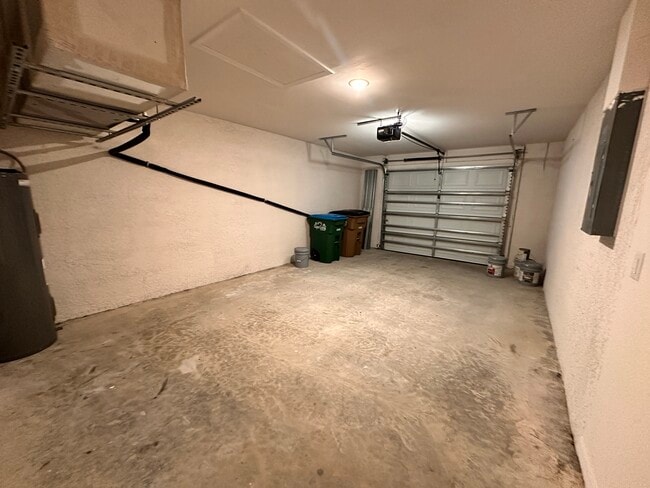 Building Photo - 528 SE 4th Terrace