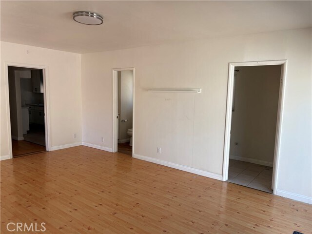 Building Photo - 806 S Chapel Ave