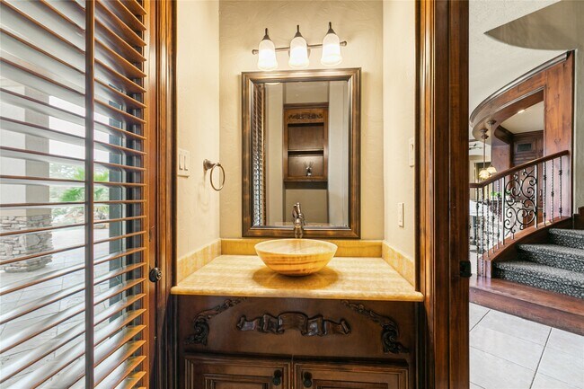 Building Photo - 22 Post Shadow Estate Dr