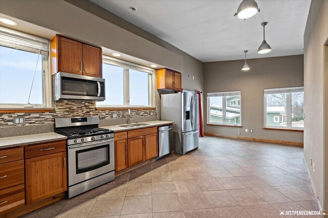 Building Photo - Eagle River Valley Escape