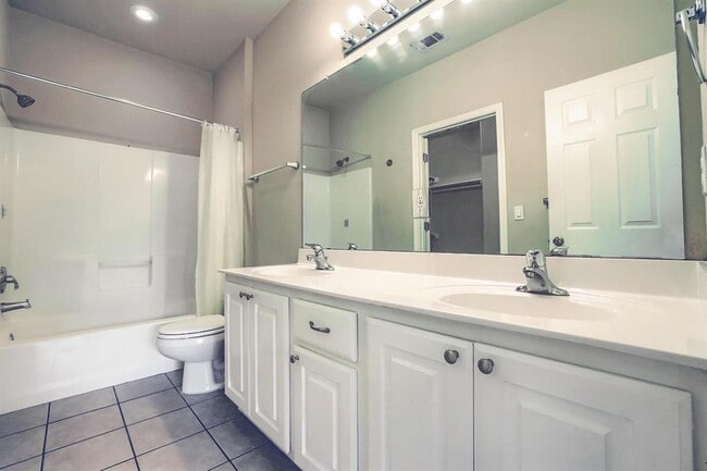 Building Photo - 21501 Boggy Ford Rd