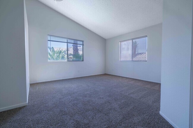 Building Photo - 1143 E Adelman Dr