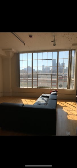 Building Photo - 420 S San Pedro St