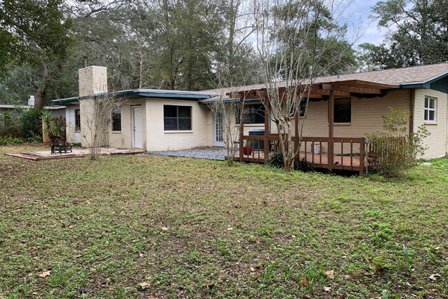 Building Photo - Midcentury with Modern Conveniences