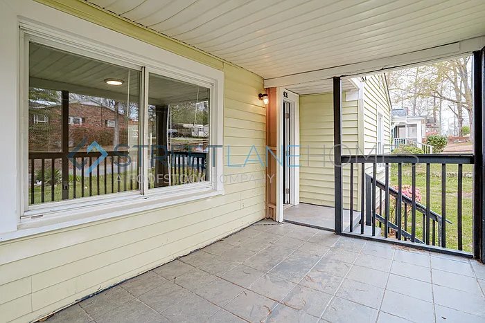 Building Photo - 405 Caughlin Ave