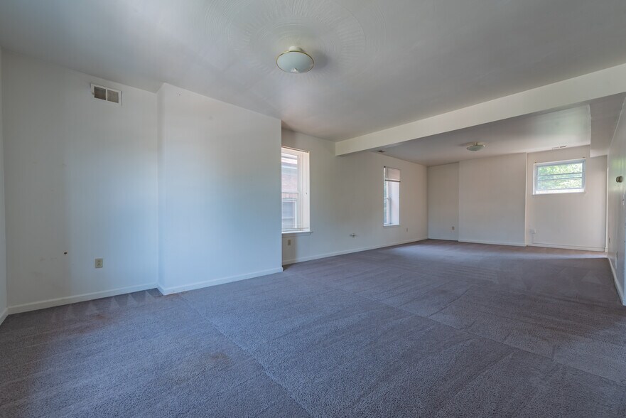 Building Photo - 5552 Black St