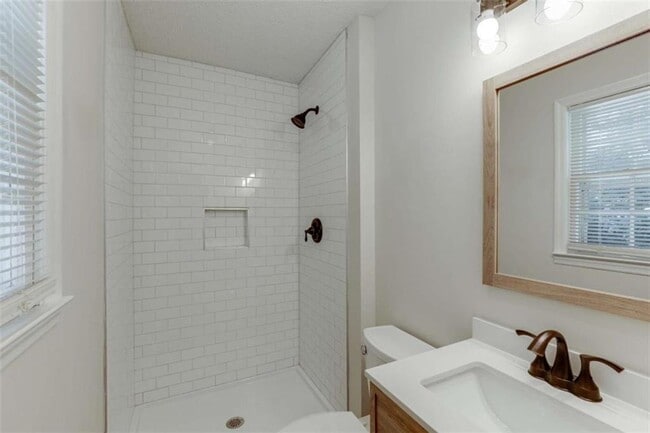 Building Photo - 1755 Straw Valley Rd