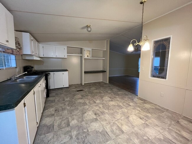 Building Photo - 3 Bedrooms, 2 Bathrooms - Mobile Home in West Rome!