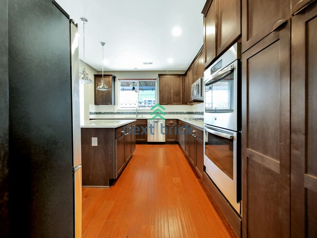 Building Photo - 4 BED AND 2.5 BATH SINGLE FAMILY HOUSE FOR...