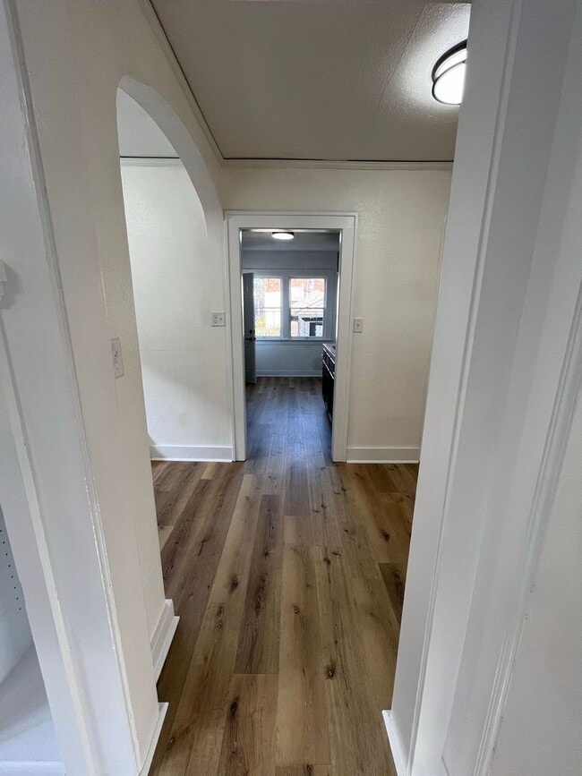 Building Photo - Brand new fully renovated 5 Bedroom Single...