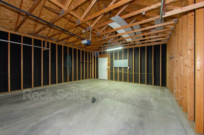 Building Photo - 407 E 5th St