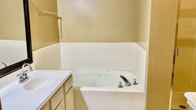 Building Photo - 18034 Platinum Springs Dr