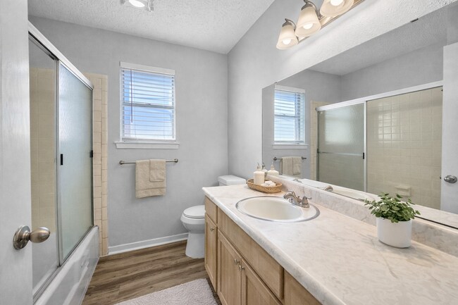 Building Photo - Charming 3-Bed, 2-Bath Home in Saginaw with Garage