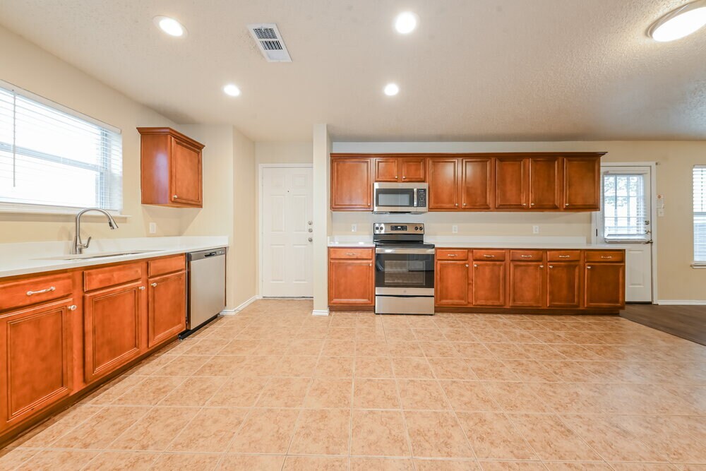 Building Photo - 604 Snowy Orchid Dr