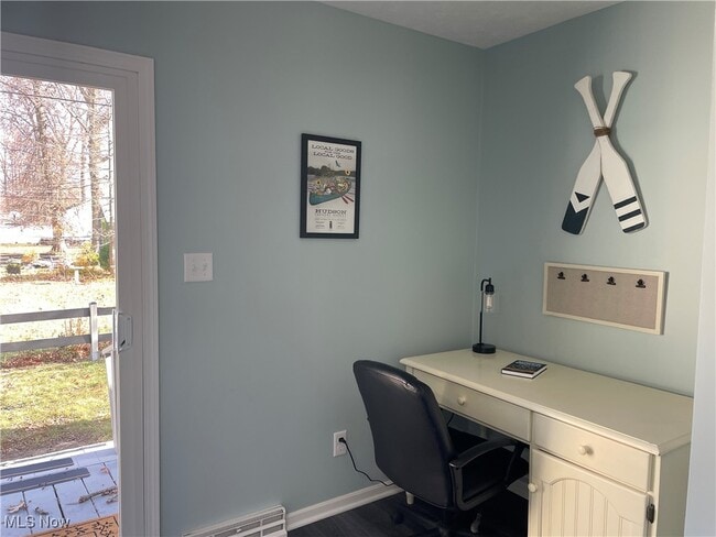 Building Photo - 2542 W 8th St