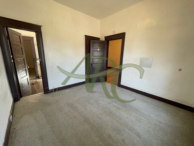 Building Photo - 501 Van Buren St