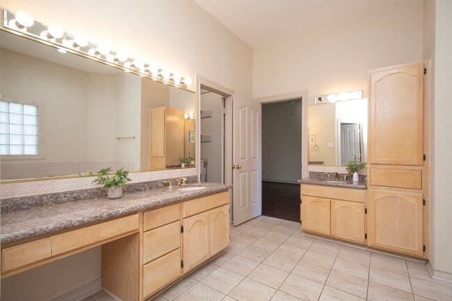 Building Photo - 3003 Edgefield Ct