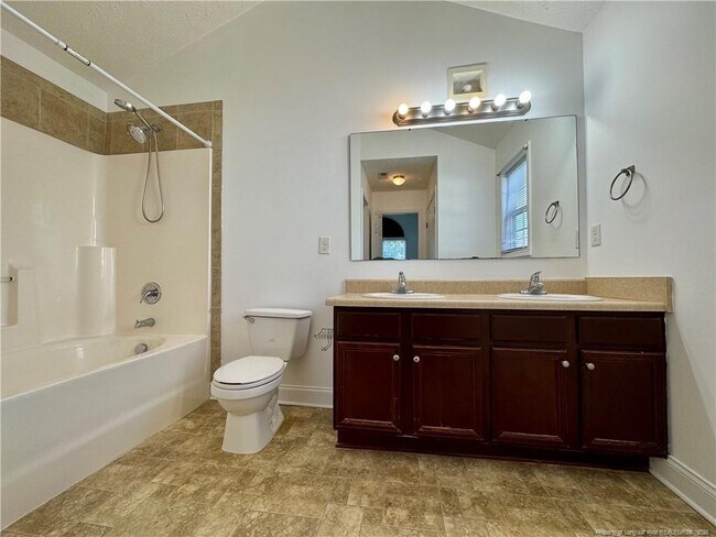 Building Photo - 5616 Duncan St