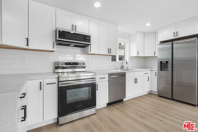 Building Photo - 1613 W 209th St