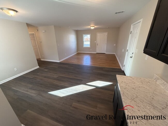 Building Photo - Cozy 3 Bedroom