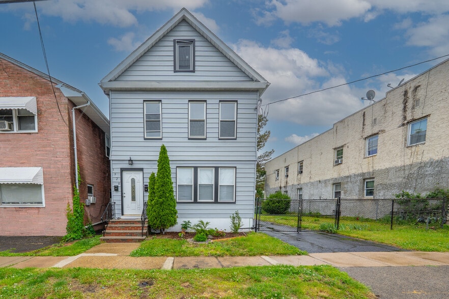 Front - 1920 S Wood Ave