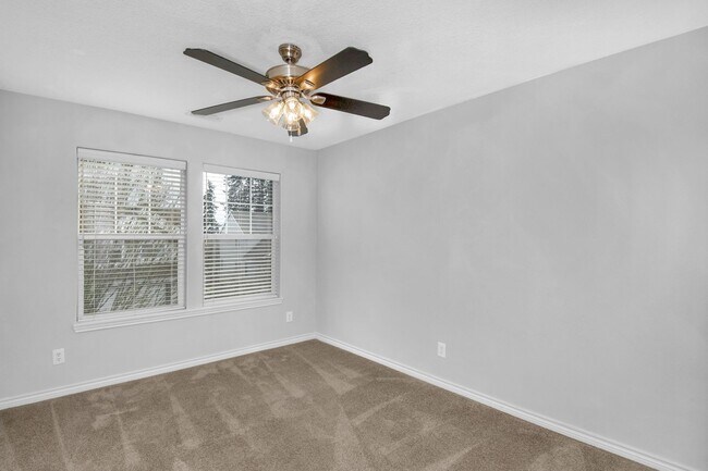 Building Photo - Discover Your Dream Home in Sterling Park!