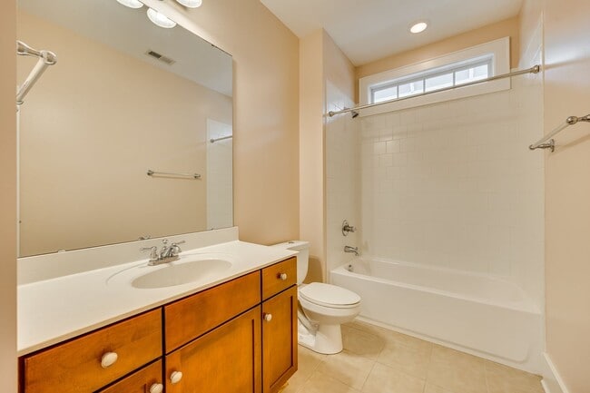 Building Photo - Gorgeous 4 bedroom 3.5 bath home in Riverwalk of Rock Hill!