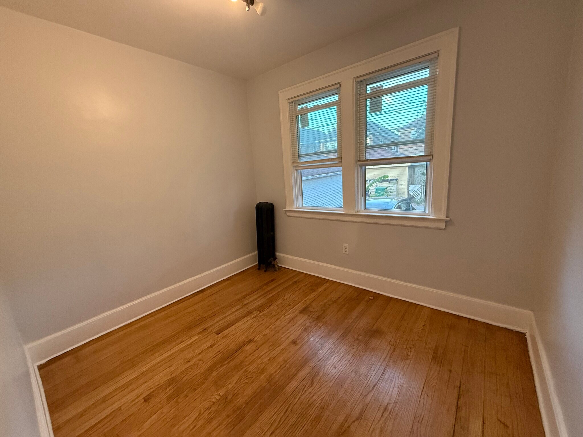 Building Photo - 914 Beaconsfield Ave