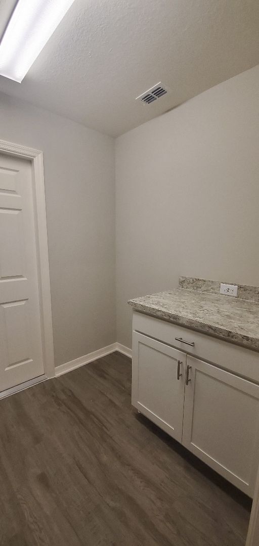 Building Photo - 4-Bedroom, 2-Bathroom in Villamar Winter Haven