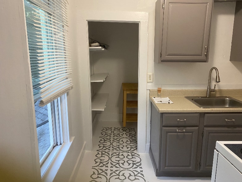 Building Photo - 11729 Peckham Ave