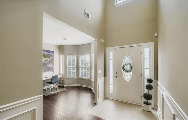 Building Photo - 1015 Pebble Creek Trail