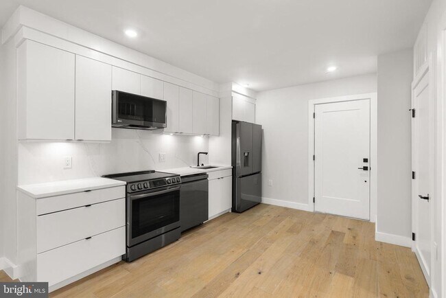 Building Photo - 1208 M St NW