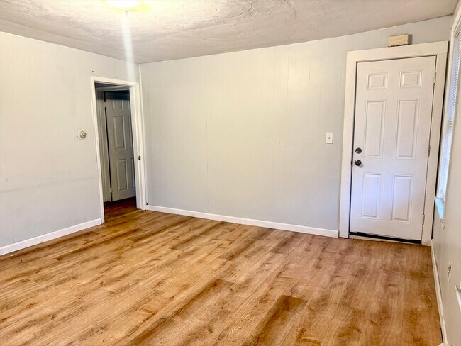 Building Photo - 45 Mitchell St