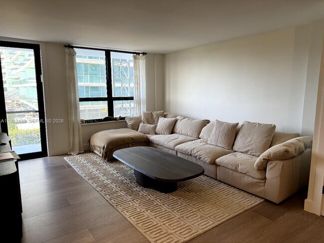 Building Photo - 10185 Collins Ave