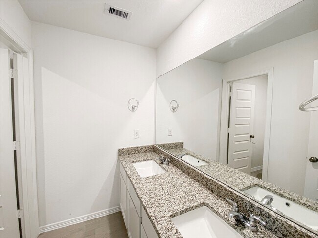 Building Photo - 5622 Tabula Rasa Dr