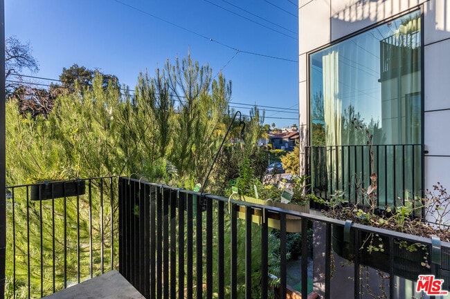 Building Photo - 906 Benton Wy