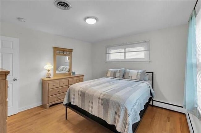 Building Photo - 2744 Helen St