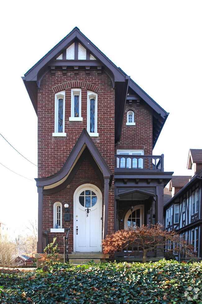 Building Photo - Everett Terrace