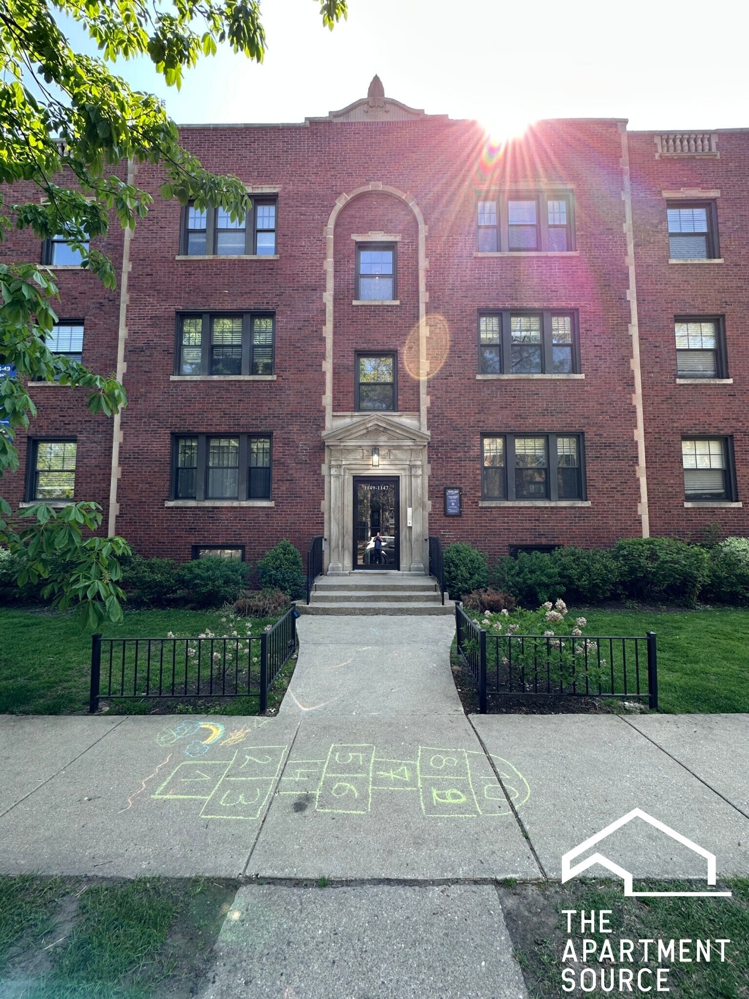 Building Photo - 1147 Maple Ave