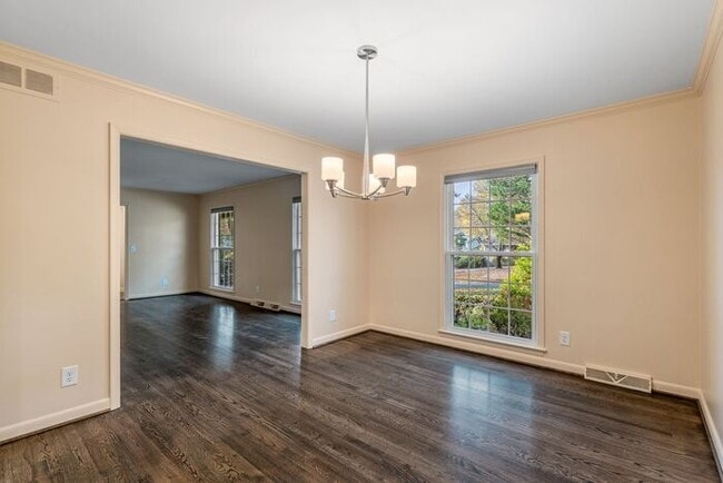 Building Photo - NW, Updated, Wood Floors, SS Appl., Den, D...