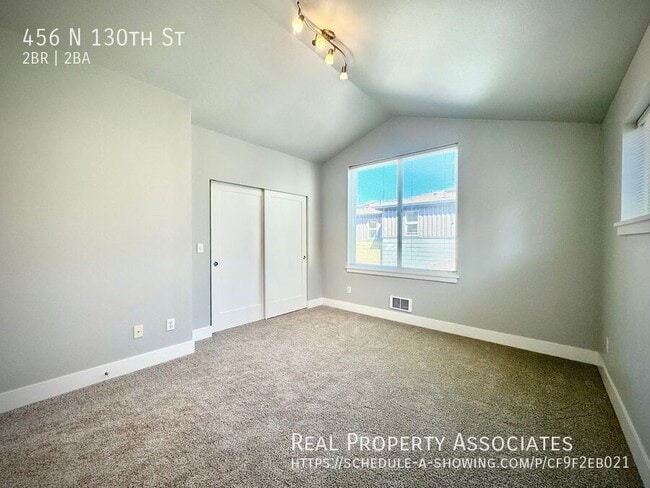 Building Photo - 456 N 130th St