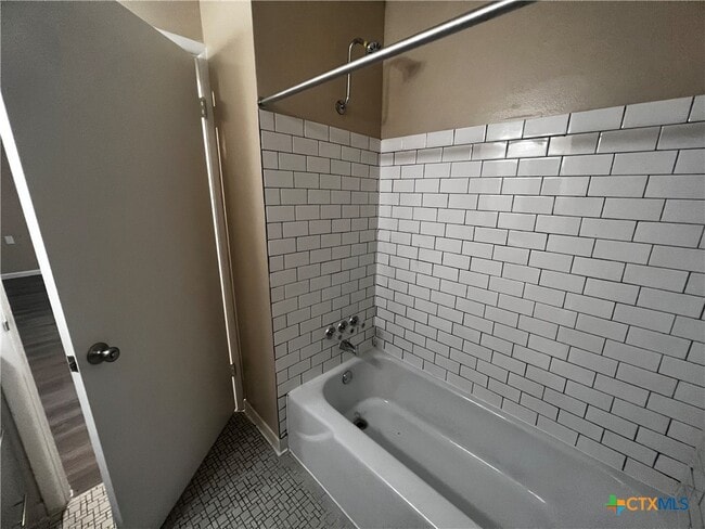 Building Photo - 200 Olsens Acres