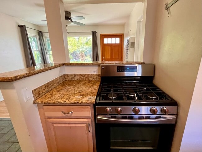 Building Photo - Charming Cottage in North Park!
