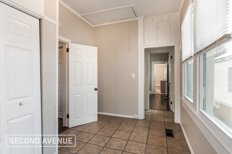 Building Photo - 518 Oak Pl