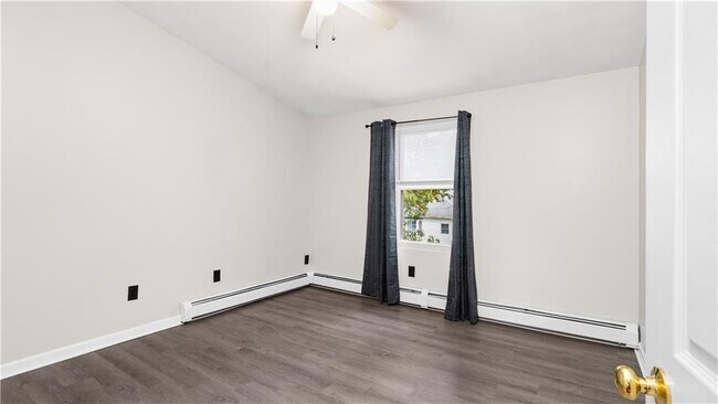 Building Photo - 15 Abbott Ave