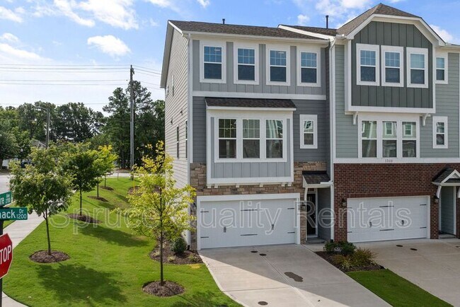 Building Photo - 1268 Commack Dr