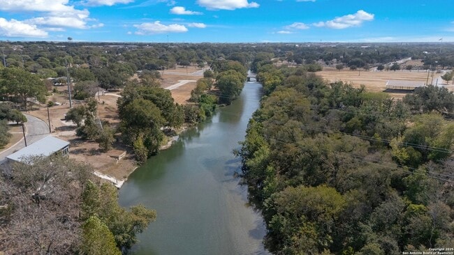 Building Photo - 1228 Rivercrest Dr