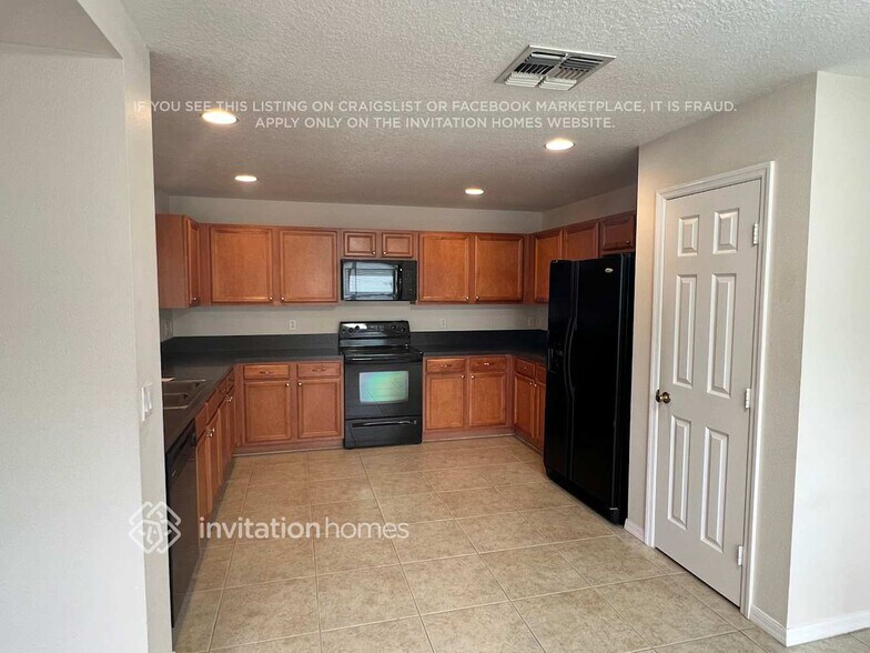 Building Photo - 391 SW Millard Dr