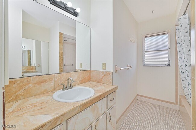 Building Photo - 759 96th Ave N