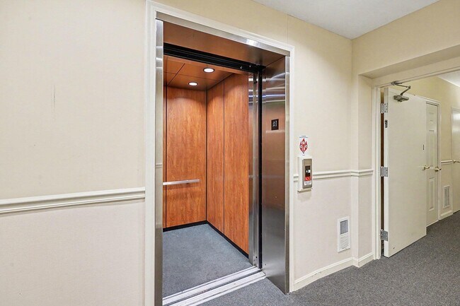 Building Photo - 961 Mistflower Ln